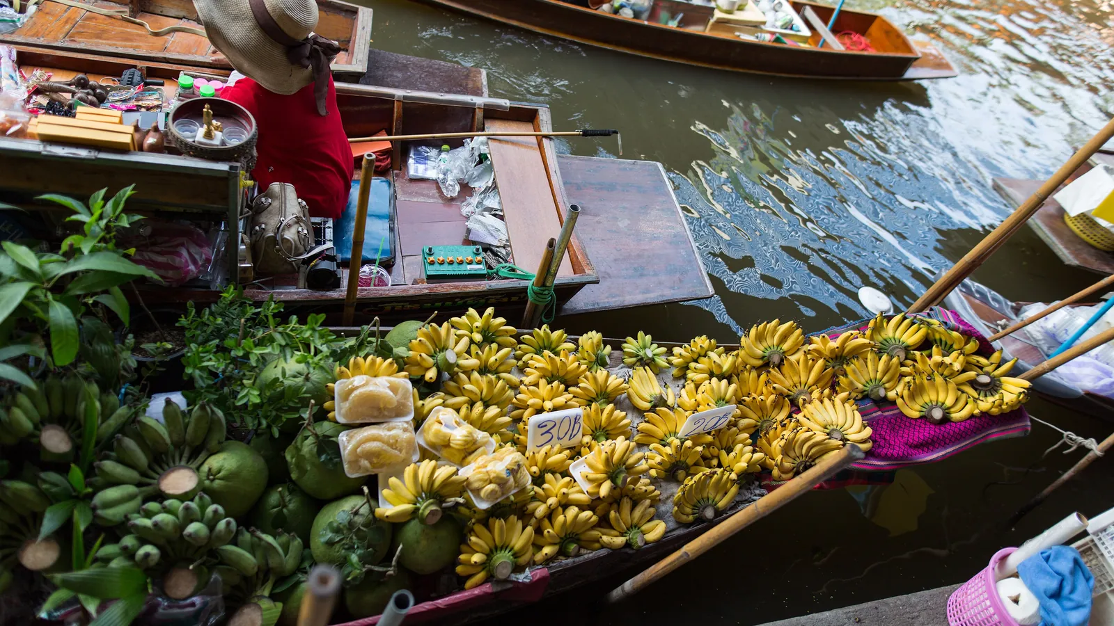 Vendors sell fruit and vegetables from wooden boats at the Damnoen Saduak floating market near Bangkok