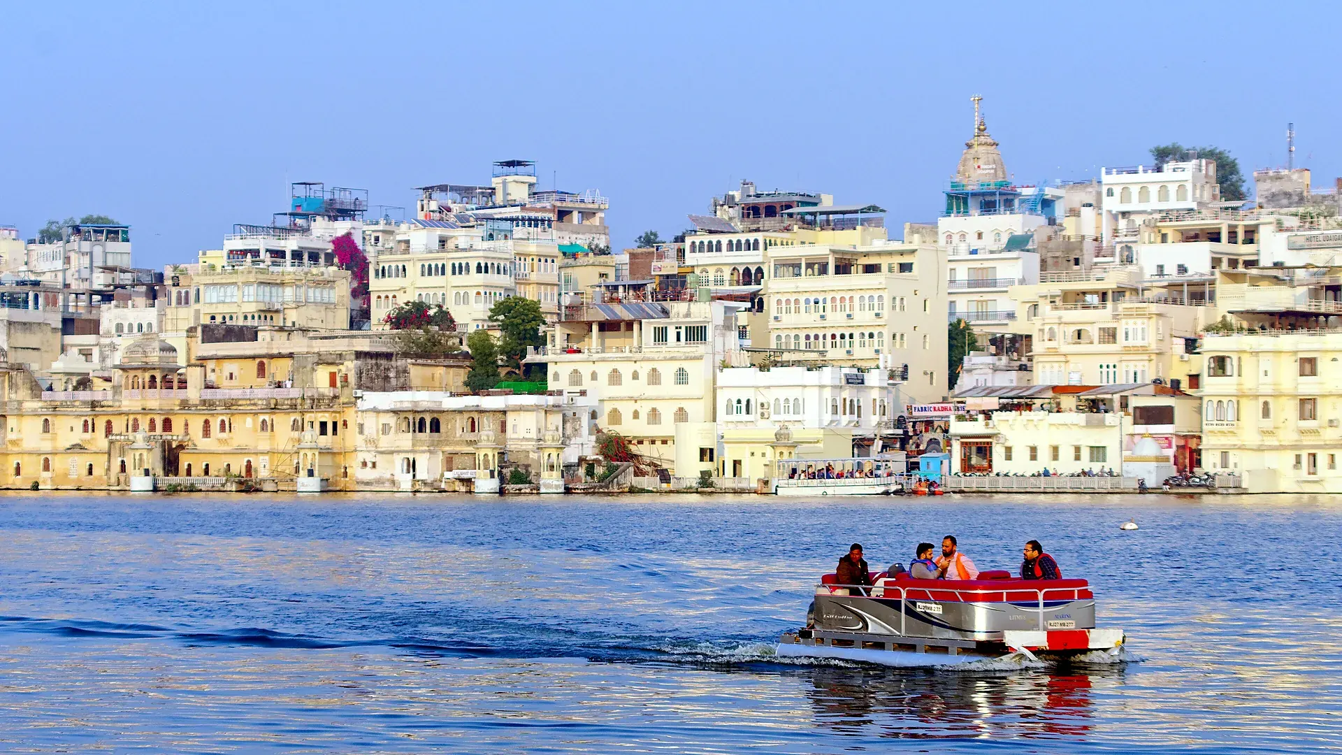 Udaipur Palace of Lakes — Royal Lake Pichola Suite & Private Sunset Boat