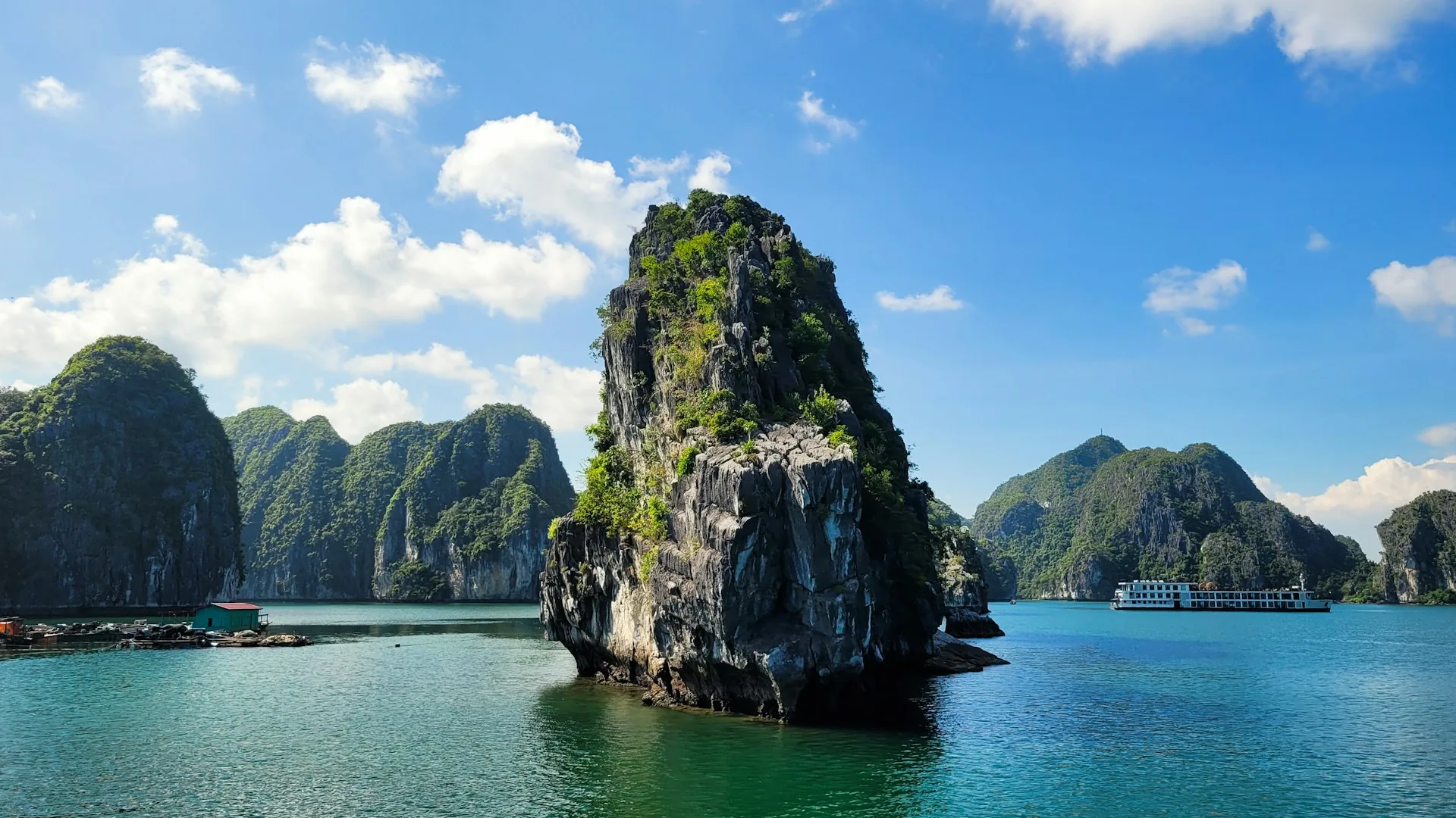 Vietnam Group Tour - Hanoi, Ha Long Bay, Da Nang & the Mekong